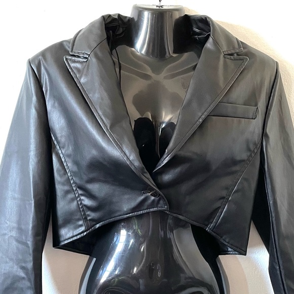 Blogger Fave Zara black faux leather one button cropped jacket - Picture 10 of 14